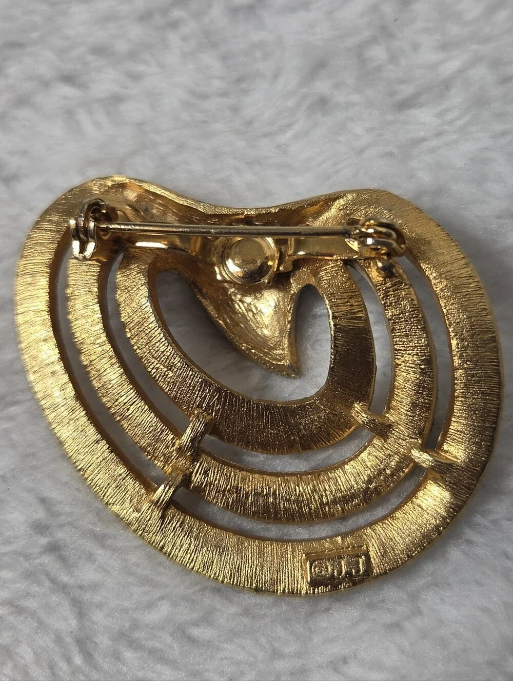 Vintage Jonette Jewelry (JJ) abstract swirl brooch Costume Jewelry Betw 50s-70s